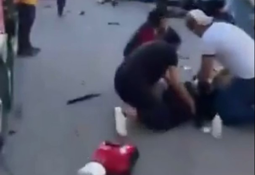 В Канаде внедорожник въехал в толпу на фестивале, есть погибшие В Канаде внедорожник въехал в толпу на фестивале, есть погибшие