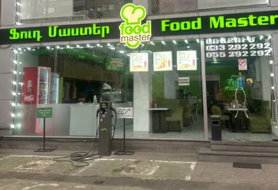 В заведении Food Master в Ереване выявили опасную шаурму: производство приостановлено