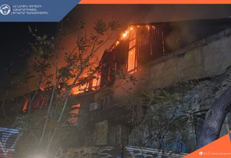 Крупный пожар произошел в центре Еревана