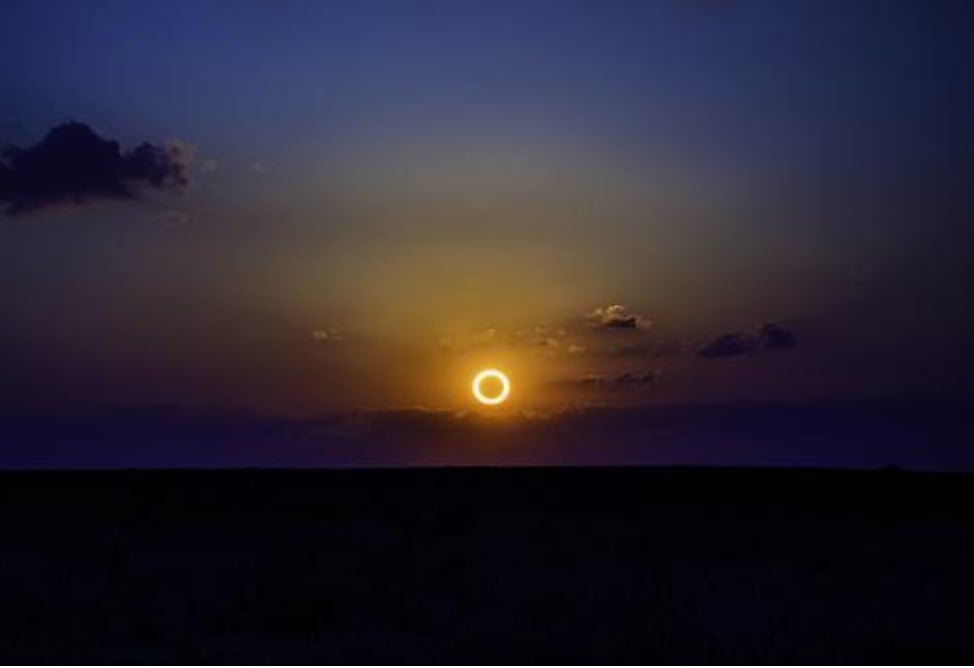 Кольцевое солнечное затмение