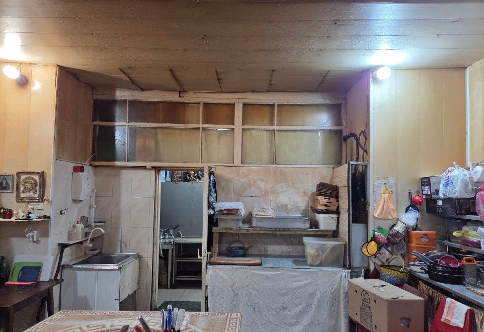 Կուտակված կեղտ, օդափոխության բացակայություն. հանրային սննդի օբյեկտի գործունեությունը կասեցվել է (ՖՈՏՈ)