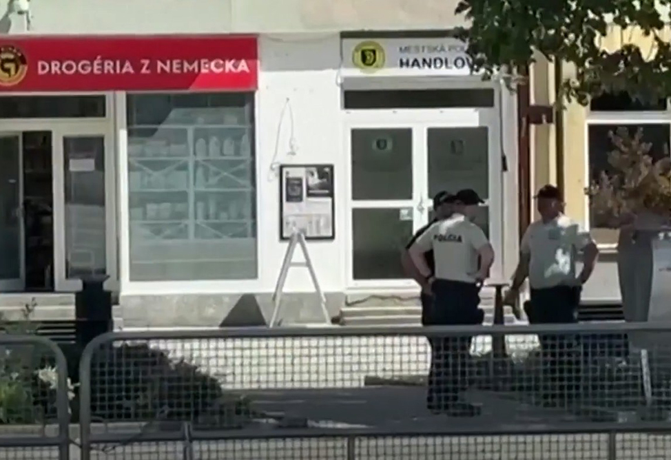 Премьер-министр Словакии ранен после заседания правительства на западе страны Премьер-министр Словакии ранен после заседания правительства на западе страны
