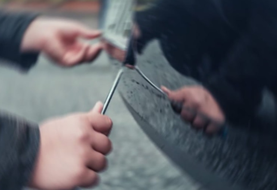 Երևանում երիտասարդները մեքենաների համարանիշներ են գողացել ու թողել Telegram–ի հասցե, որպեսզի գումար շորթեն 