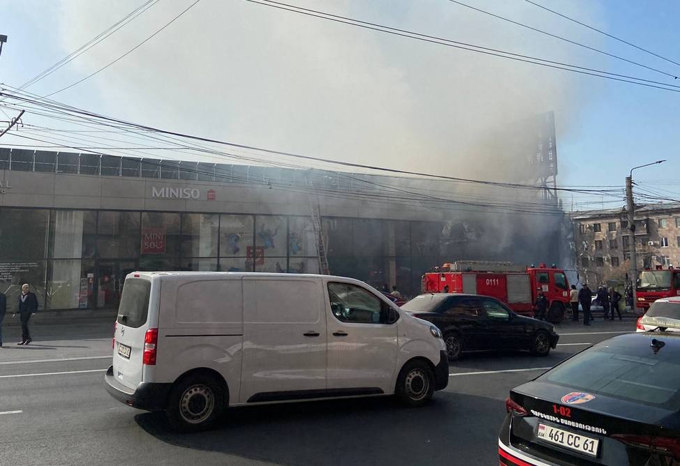 «Երևան Սիթի»–ում բռնկված հրդեհից տուժած երկու քաղաքացի ծխահարության հետևանքով ստացել է առաջին բուժօգնություն