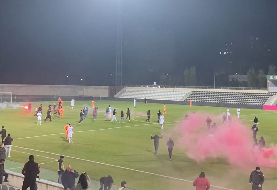  Кампания армянских фан-движений, требующих отставки главы Федерации футбола, набирает обороты (ВИДЕО)