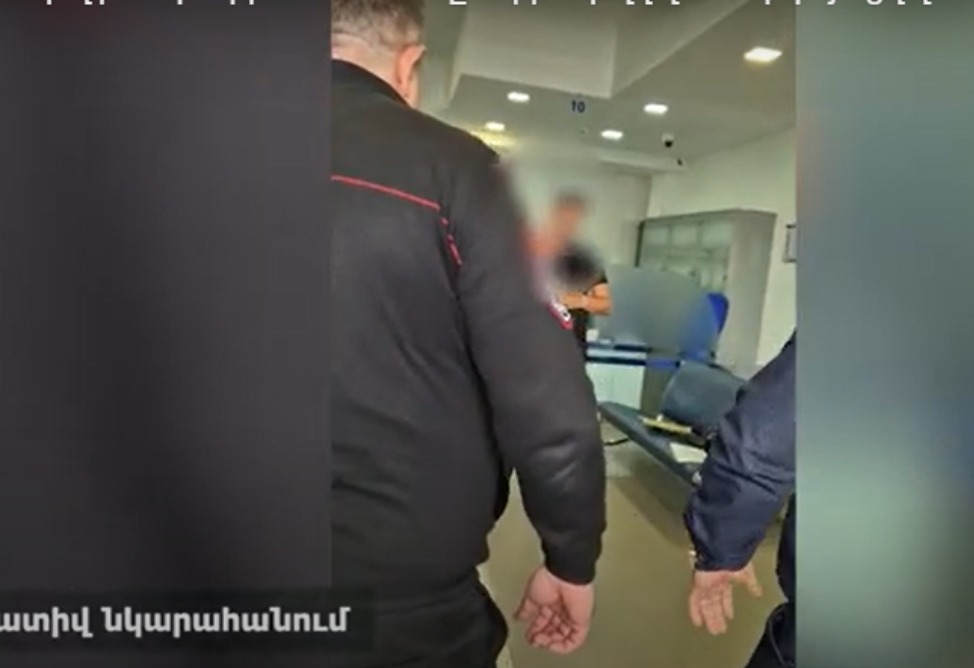 50-летний житель Армении угрожал взорвать банк, требуя вернуть заложенную квартиру (ВИДЕО)