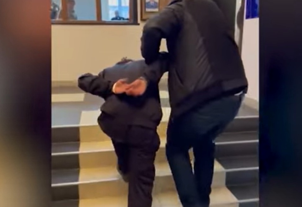 Պատրաստվել են հաշվեհարդար տեսնել ու սպանել երկու հոգու․ 17 և 20 տարեկան վանաձորցիները «Կալաշնիկով» են ձեռք բերել սպանություն կատարելու նպատակով (ՎԻԴԵՈ)