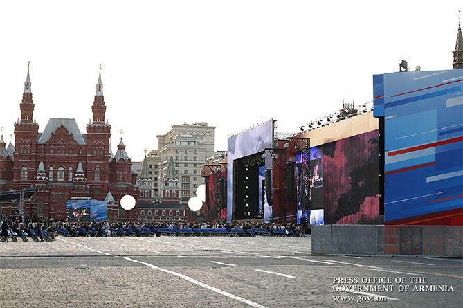 Никол Пашинян и Анна Акопян на гала-концерте в Москве