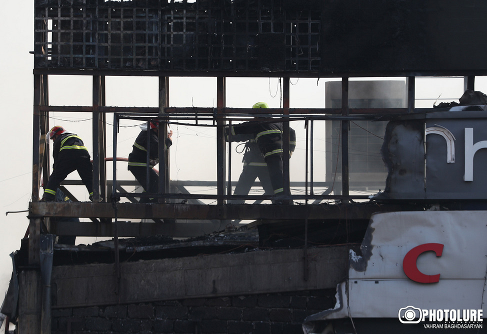 Уголовное дело возбуждено в связи с пожаром в супермаркете "Ереван-Сити", следователи подозревают поджог 
