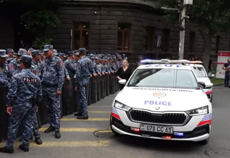 Акция протестного движения «Тавуш во имя Родины» стартовала у здания правительства Армении: начались стычки с силовиками Акция протестного движения «Тавуш во имя Родины» стартовала у здания правительства Армении: начались стычки с силовиками
