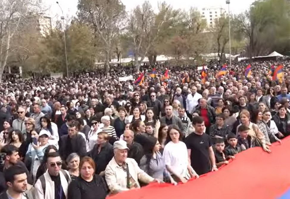 На площади Свободы в Ереване стартовал митинг арцахцев На площади Свободы в Ереване стартовал митинг арцахцев