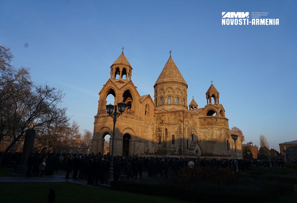 Святой Эчмиадзин осуждает уничтожение Азербайджаном духовного и культурного наследия Арцаха
