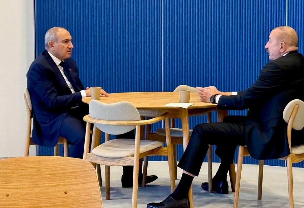 Армянский премьер и президент Азербайджана договорились продолжить контакты для укрепления мира 