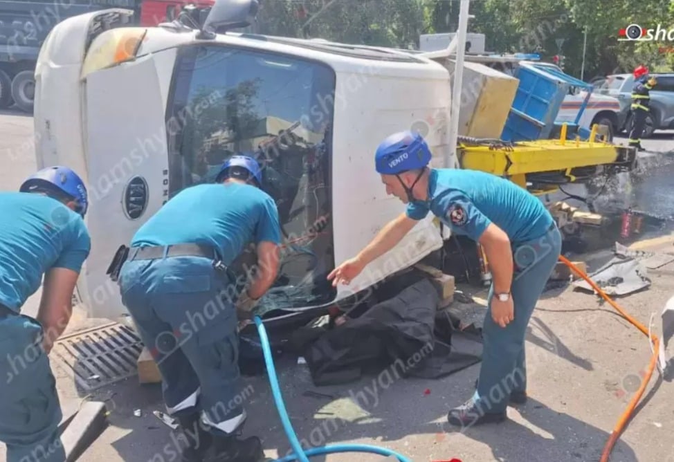 Ողբերգական ավտովթար՝ Երևանում․ բախման հետևանքով Kia–ն կողաշրջվել է, վարորդն արգելափակվել է մեքենայում և տեղում մահացել