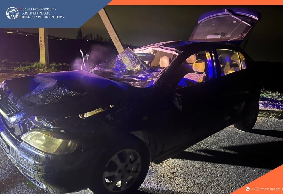 Աշտարակում ավտոմեքենան դուրս է եկել ճանապարհի երթևեկելի հատվածից և բախվել  երկաթբետոնե էլեկտրասյանը. վարորդը հոսպիտալացվել է 