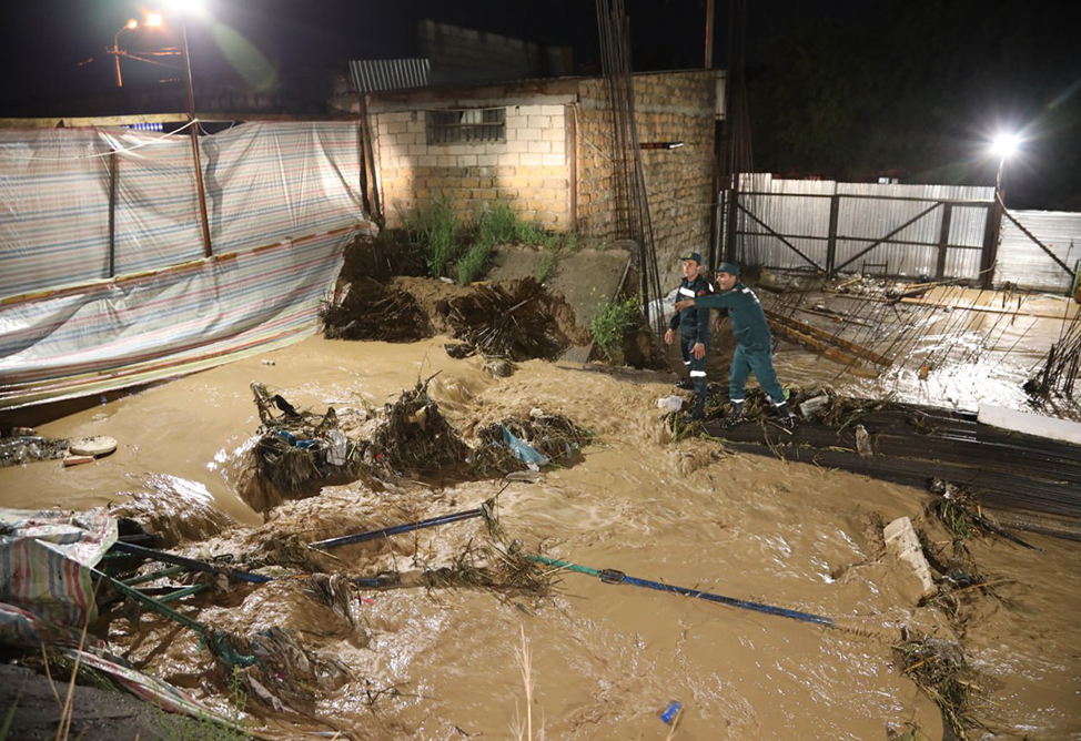 Из-за разлива реки и обрушения стены в Ереване подтоплены несколько домов (ФОТО)