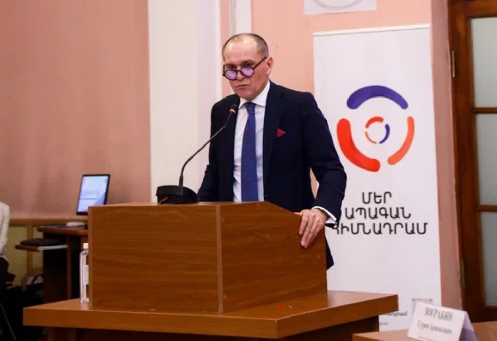 Бурназян, конференция, Иванов