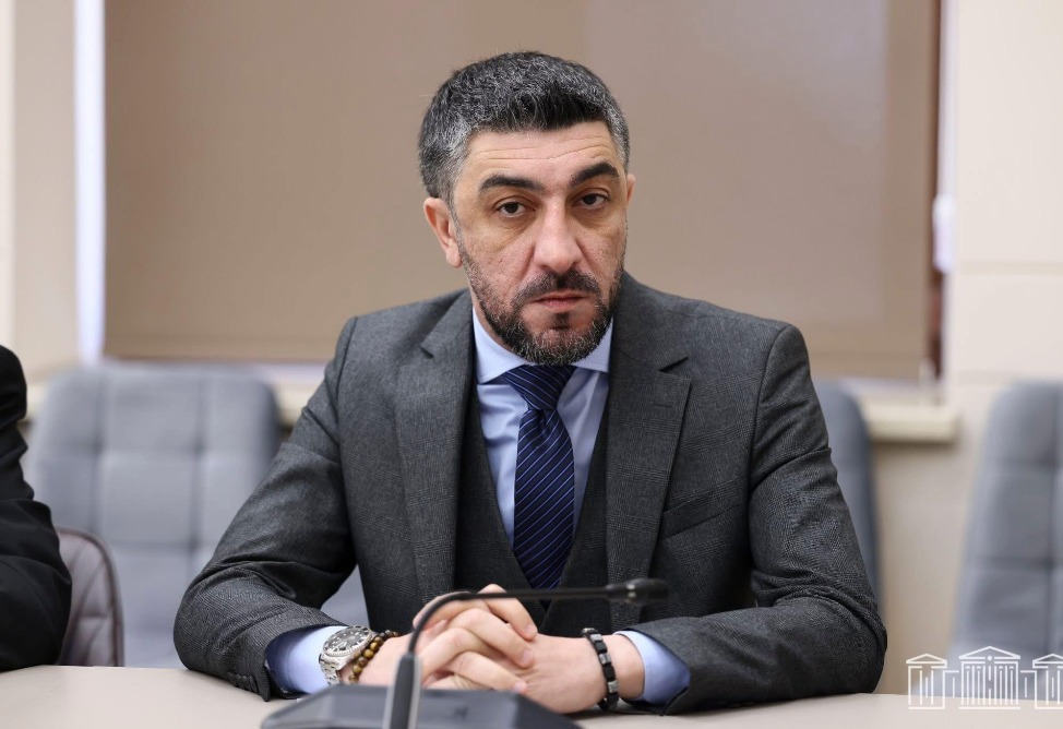 После скандала в Гюмри депутат от правящей фракции "Гражданский договор" Вилен Габриелян сложил мандат После скандала в Гюмри депутат от правящей фракции "Гражданский договор" Вилен Габриелян сложил мандат