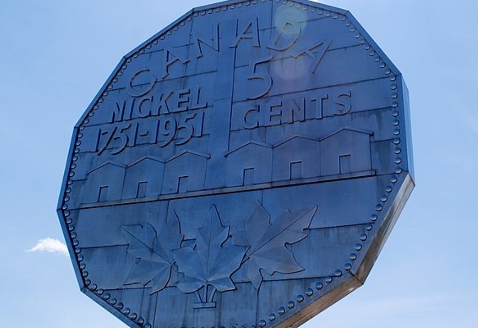 1 памятник деньгам 