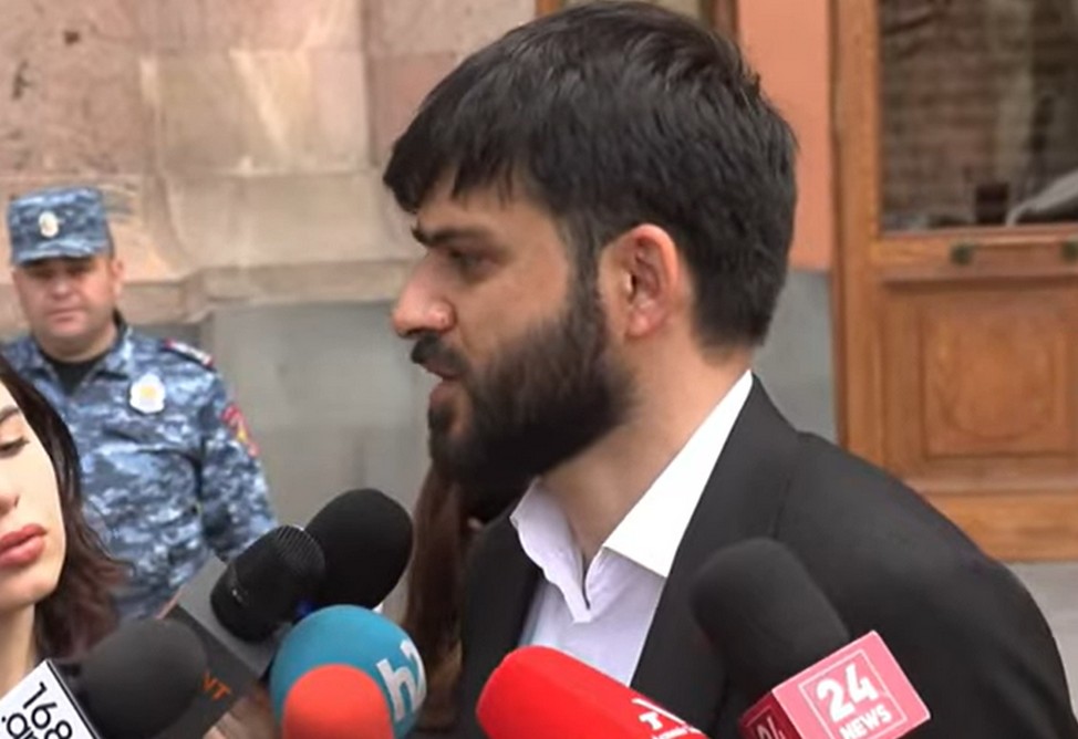 "Требуем продлить программы поддержки": aрцахцы провели акцию протеста перед зданием правительства Армении "Требуем продлить программы поддержки": aрцахцы провели акцию протеста перед зданием правительства Армении
