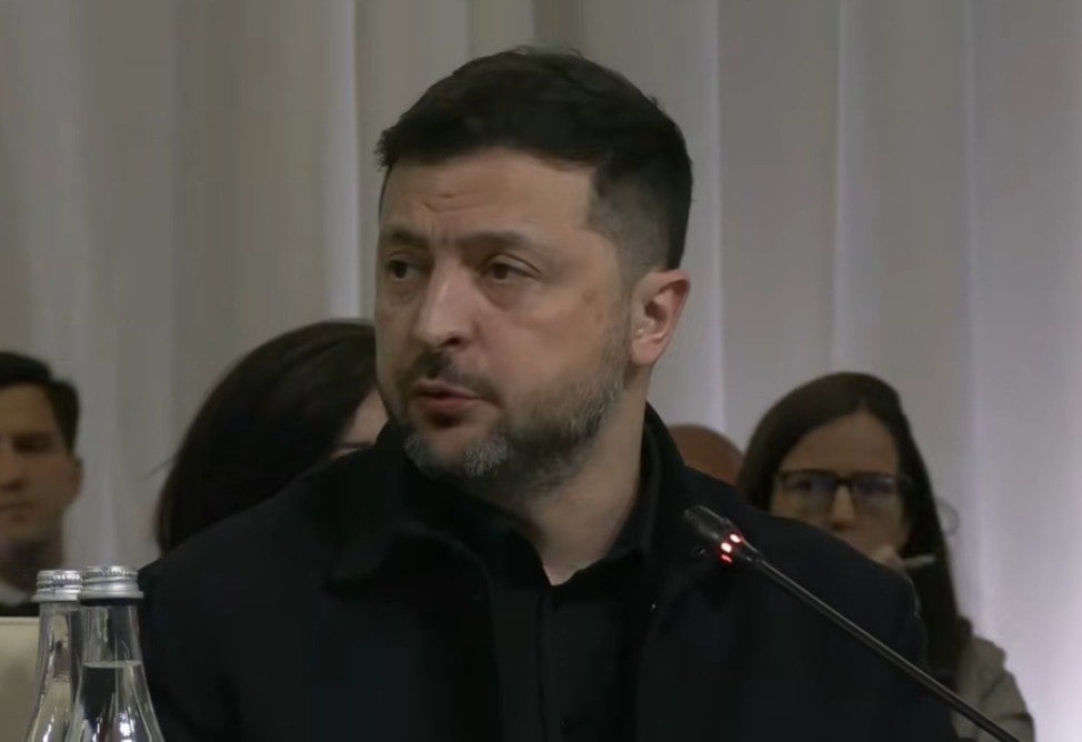 Зеленский пожелал мира Армении и Азербайджану, но не ответил на вопросы журналистов о возможных поставках фосфора Баку