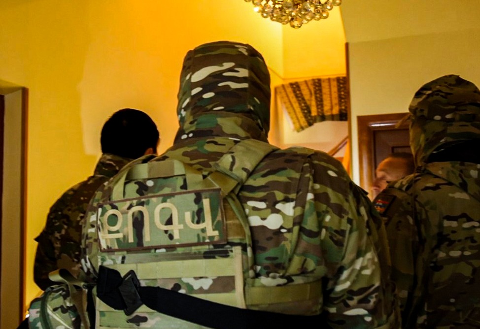 преступники