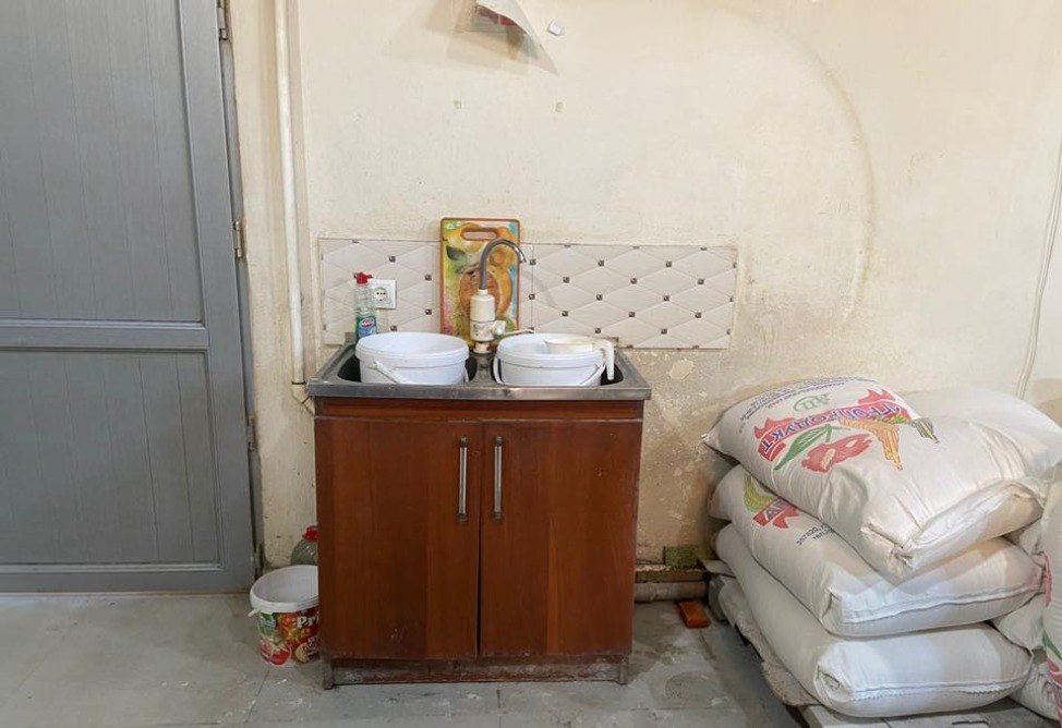 Թափված ծեփ և անհարթ պատեր․ հացի արտադրամասի գործունեություն է կասեցվել (ՖՈՏՈ) Թափված ծեփ և անհարթ պատեր․ հացի արտադրամասի գործունեություն է կասեցվել (ՖՈՏՈ)