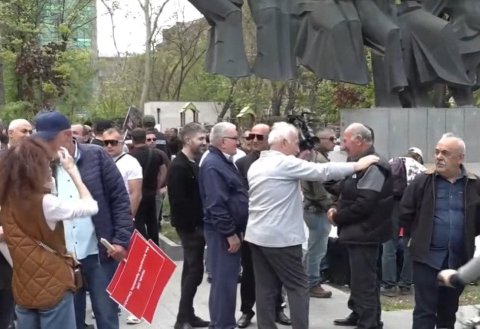 Բողոքի ակցիա և երթ Երևանում՝ եվրոպական գագաթնաժողովի ֆոնին. մասնակիցները պահանջում են ազատ արձակել հայ գերիներին և պահպանել արցախցիների իրավունքները