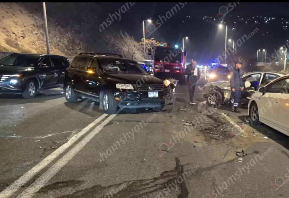 Խոշոր ավտովթար Երևանում՝4 մեքենայի մասնակցությամբ․ կան տուժածներ