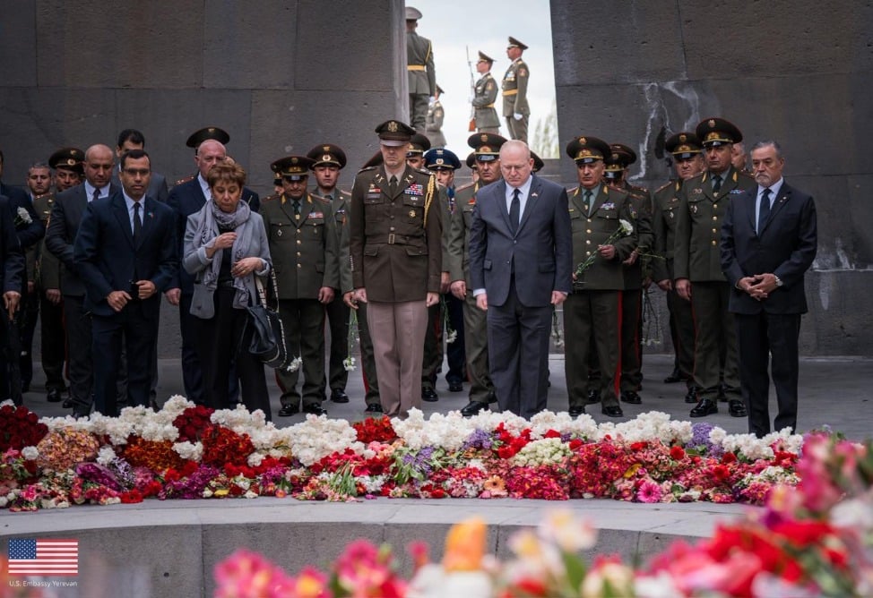 Временный поверенный в делах США в Армении почтил память жертв Геноцида армян 