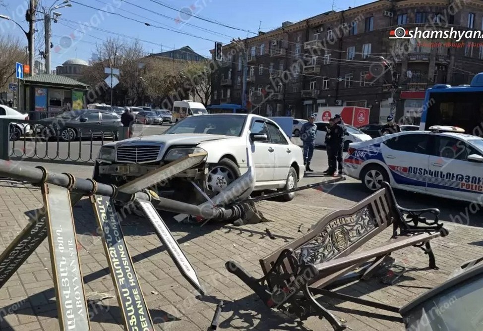 ДТП в центре Еревана: столкнулись рейсовый автобус и легковушка, два человека пострадали (ФОТО) ДТП в центре Еревана: столкнулись рейсовый автобус и легковушка, два человека пострадали (ФОТО)