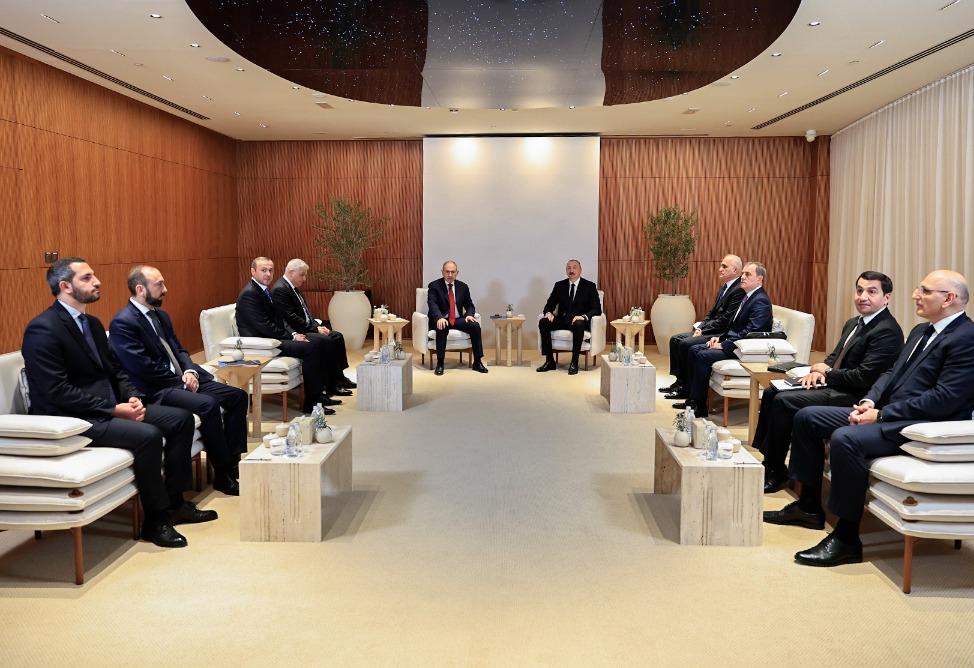 Пашинян и Алиев договорились продолжить изучение возможностей расширения двустороннего торгово-экономического сотрудничества