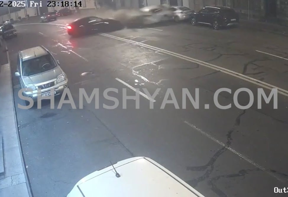 Հրապարակվել են Երևանում 7 մեքենաների մասնակցությամբ ողբերգական ավտովթարի կադրերը (ՎԻԴԵՈ)