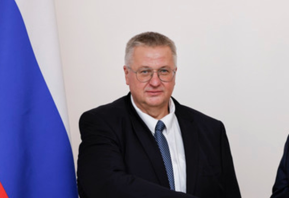 Արևմտյան երկրները «պրոֆեսիոնալ կերպով գայթակղում են» Երևանին, և առայժմ ստիպված ենք խոստովանել, որ դա աշխատում է․ ՌԴ փոխվարչապետ Արևմտյան երկրները «պրոֆեսիոնալ կերպով գայթակղում են» Երևանին, և առայժմ ստիպված ենք խոստովանել, որ դա աշխատում է․ ՌԴ փոխվարչապետ