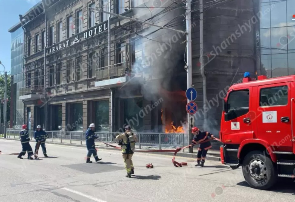 Խոշոր հրդեհ՝ Երևանի կենտրոնում գտնվող խանութներից մեկում Խոշոր հրդեհ՝ Երևանի կենտրոնում գտնվող խանութներից մեկում