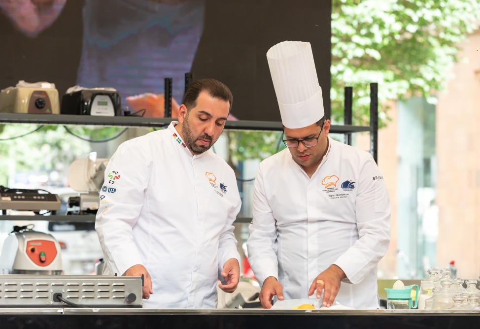 Yerevan Gastronomic Days շոու․ ինչ է սպասվում փառատոնի հյուրերին (ԾՐԱԳԻՐ) Yerevan Gastronomic Days շոու․ ինչ է սպասվում փառատոնի հյուրերին (ԾՐԱԳԻՐ)