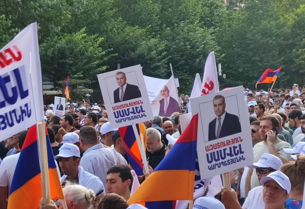 Сторонники Самвела Карапетяна собираются в центре Еревана на шествие в знак его поддержки (ФОТО, ВИДЕО) Сторонники Самвела Карапетяна собираются в центре Еревана на шествие в знак его поддержки (ФОТО, ВИДЕО)
