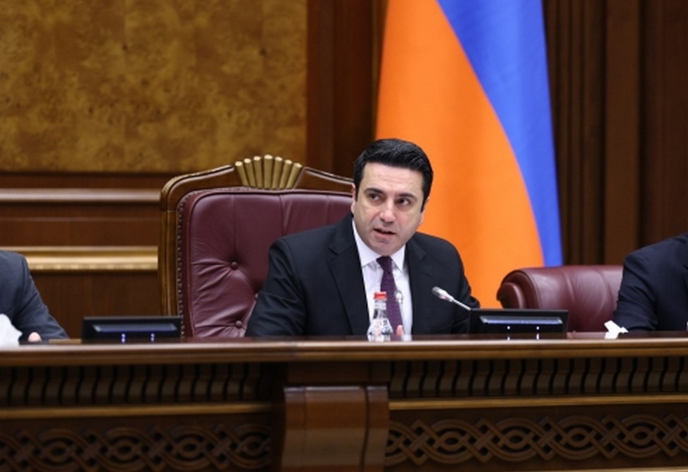 Ален Симонян заявил о праве политиков давать оценки рисков войны