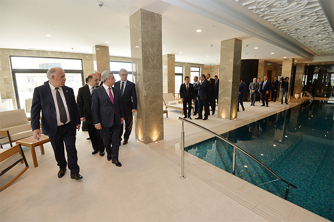 президент Саргсян на открытии отеля The Alexander