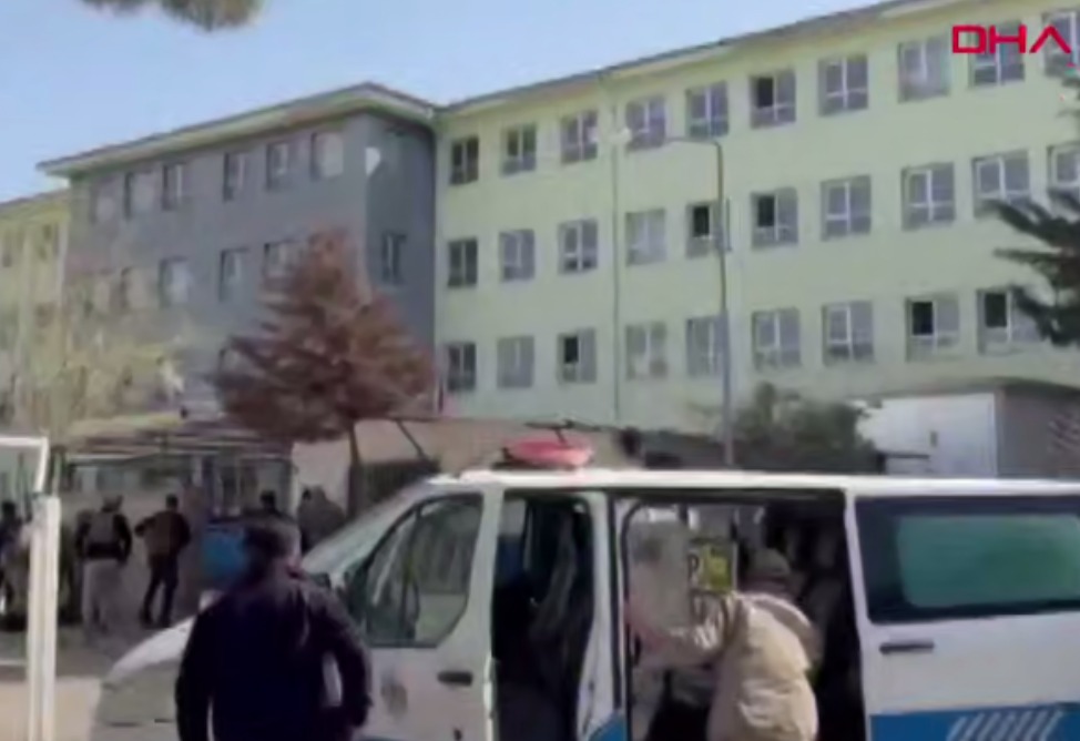 В Турции бывший ученик устроил стрельбу в школе, пострадали 16 человек 