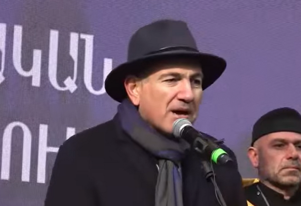  Пашинян заявил, что некие силы "пытаются направить Армянскую церковь против государства"