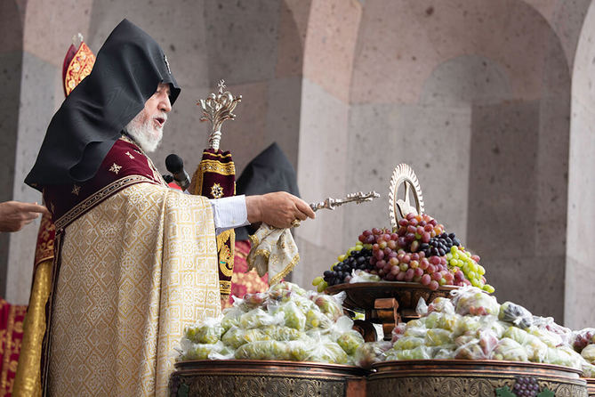 Эчмиадзин освящение винограда Католикос Гарегин 