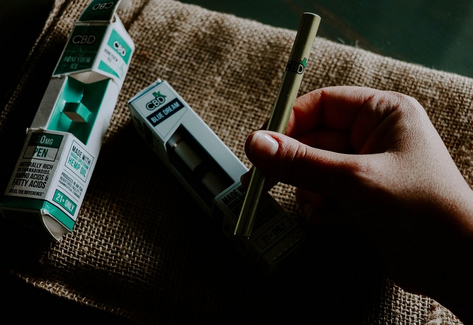 ВОЗ встревожена количеством курильщиков вейпов, в том числе 15 млн. детей 