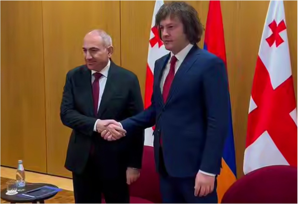 Փաշինյանը առանձնազրույց է ունեցել Վրաստանի վարչապետ Իրակլի Կոբախիձեի հետ (ՎԻԴԵՈ) Փաշինյանը առանձնազրույց է ունեցել Վրաստանի վարչապետ Իրակլի Կոբախիձեի հետ (ՎԻԴԵՈ)