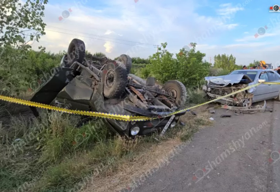 Խոշոր ավտովթար Արմավիրի մարզում․ «Виллис»-ը գլխիվայր շրջվել է, 1 մարդ հոսպիտալացվել է Խոշոր ավտովթար Արմավիրի մարզում․ «Виллис»-ը գլխիվայր շրջվել է, 1 մարդ հոսպիտալացվել է