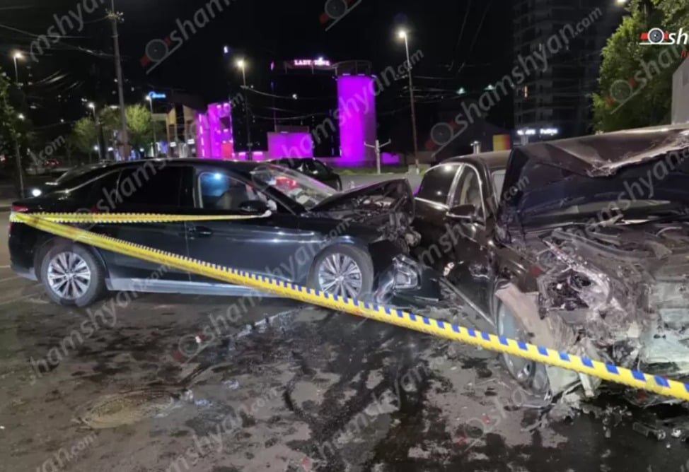 Խոշոր ավտովթար՝ Երևանում․ բախվել են Mercedes Maybach-ն ու Hongqi-ն, 5 մարդ հոսպիտալացվել է