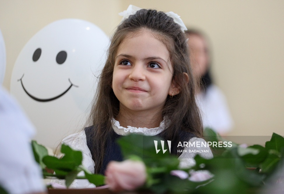 Главные герои 1 сентября в Ереване-12