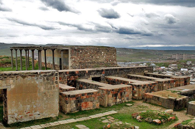 Крепость Эребуни-Ереван.jpg