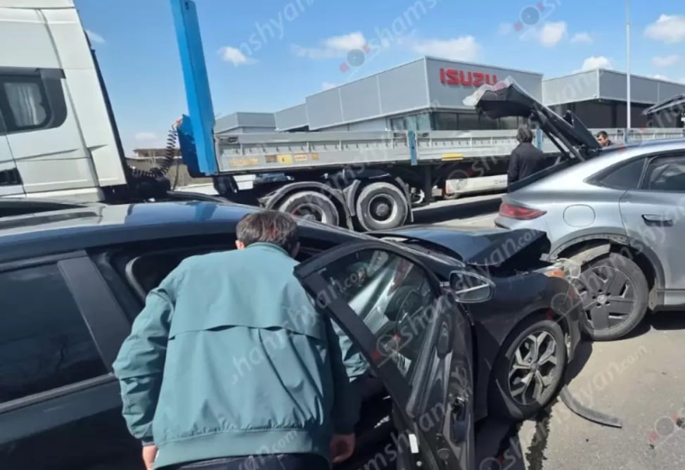 Խոշոր ավտովթար՝ Երևանում․ 7 մեքենա է բախվել