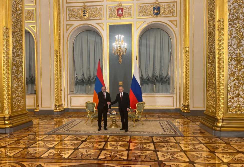 Путин заявил Пашиняну о возможности обсудить вопросы региональной безопасности